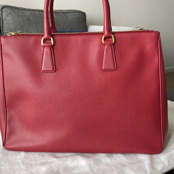 Prada bag (authentic) - Picture 3 of 9